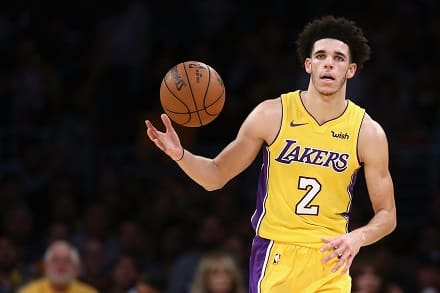 ”Hän oli varmaan parketin paras pelaaja” – Lonzo Ball palasi Lakersin avausviisikkoon
