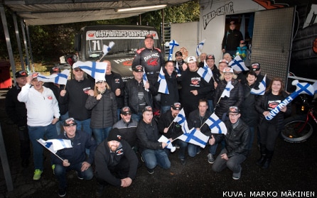 Ratakuorma-autoilun mestari Mika Mäkinen vaihtaa autoa ja sarjaa