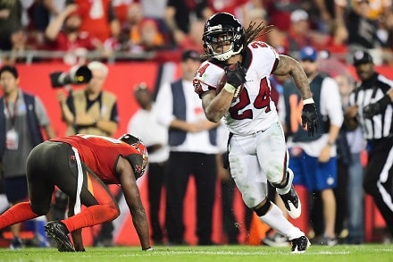 Playoff-paikkaa himoitsevalle Atlanta Falconsille tärkeä voitto