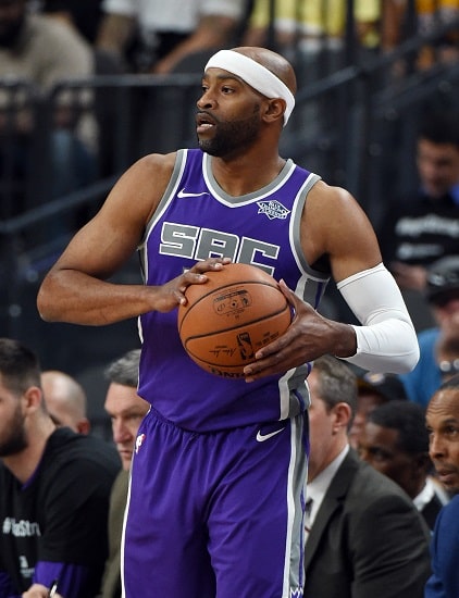 Vielä vanhakin jaksaa – tammikuussa 41 vuotta täyttävä Vince Carter upotti LeBronin ja kumppanit