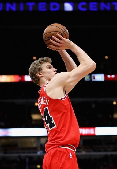 Neljä kolmosta upottanut Lauri Markkanen Chicagon ahnein - Bulls taipui Torontossa Neljä kolmosta upottanut Lauri Markkanen Chicagon ahnein – Bulls taipui Torontossa