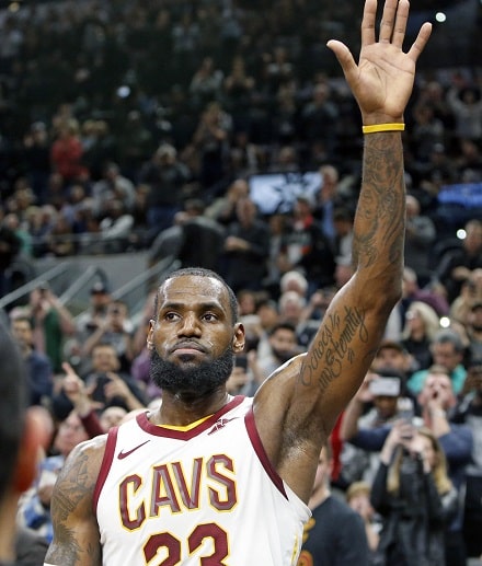 ”Erityinen hetki” – LeBron seitsemäntenä pelaajana komeaan merkkipaaluun