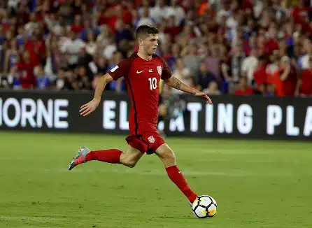 Valioliiga-pelaajat Raul Jimenez ja Christian Pulisic palkittiin Gold Cupin parhaimpina