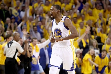 Koripallotähti Kevin Durant kiroili itsensä aikaiseen suihkuun