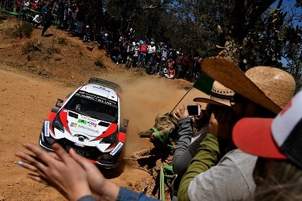 Tänakilla paras alku Saksan MM-rallissa – Latvala törmäsi heinäpaaliin