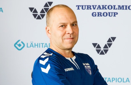 Tommy Suoraniemi jatkaa naisten käsipallomaajoukkueen päävalmentajana