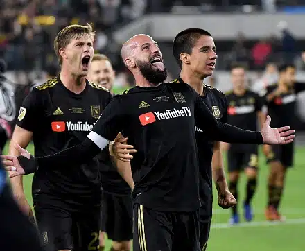 Hollywood-käsikirjoitus – MLS:n laajennusjoukkue voitti ensimmäisen kotiottelunsa lisäajan vapaapotkumaalilla