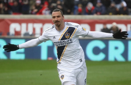 Zlatan kieltäytyi pelaamasta: "Jalkapalloa ei luotu tekonurmelle" Zlatan kieltäytyi pelaamasta: ”Jalkapalloa ei luotu tekonurmelle”