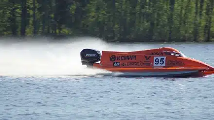 Suomalaiskuski sai avauspisteensä Formula 2 -veneiden MM-sarjassa