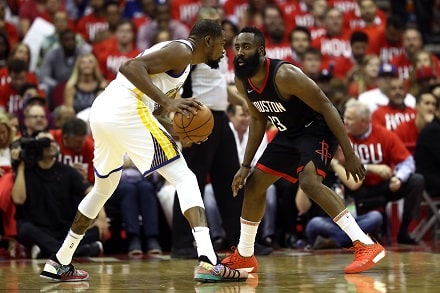 Kevin Durant ja James Harden tiukassa pisteväännössä – NBA-mestari löi NBA:n runkosarjaykkösen