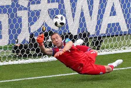 Messi tyri rankkarin – Islannin kansallissankareille lisää gloriaa