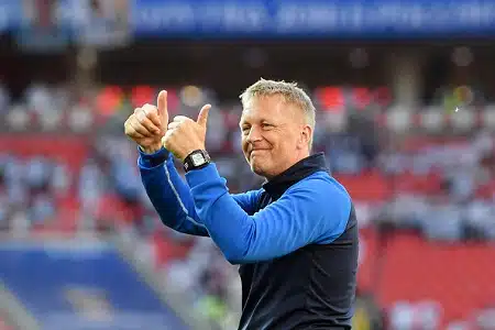 Islannin jalkapallomaajoukkueen valmentaja otti ritolat Islannin jalkapallomaajoukkueen valmentaja otti ritolat