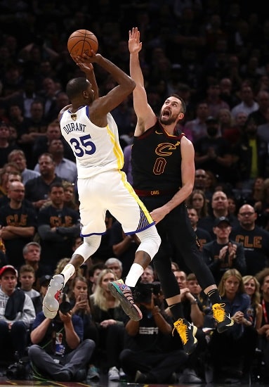 Kevin Durant hurjasteli – Golden State voiton päässä mestaruuden uusimisesta