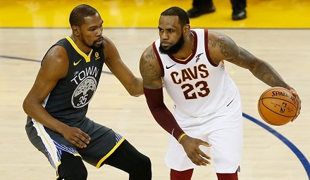”Se on työni, vastuuni ja velvollisuuteni” – Golden State piti syöttönsä, nyt on LeBron Jamesin vuoro vastata kotona