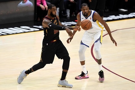 ”Kun pitää nuo jätkät kurissa, niin luulisi voittavan ottelun” – LeBron ja kumppanit jo mahdottoman tehtävän edessä