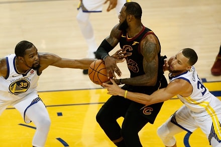 Tylytetty NBA-tähti saa kehut Melania Trumpilta