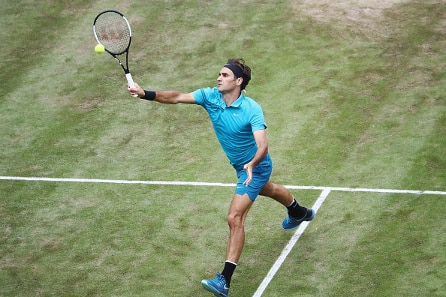 Roger Federer puolivälieriin Wimbledonissa – myös Nishkikori paineli jatkoon