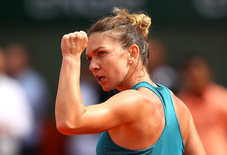Simona Halep laittoi 18-vuotiaan puolalaisen tylysti katsomoon – naisten kahdeksan parasta selvillä Roland Garrosilla