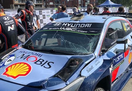 Kuva: Andreas Mikkelsen rikkoi autonsa Jyväskylän MM-rallissa