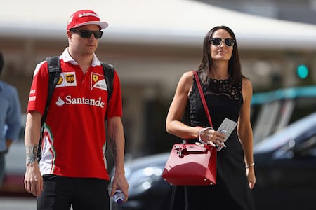 Video: Minttu Räikkönen liikuttui kyyneliin, leijonapaitaiset fanit juhlivat Kimin paalupaikkaa! Video: Minttu Räikkönen liikuttui kyyneliin, leijonapaitaiset fanit juhlivat Kimin paalupaikkaa!