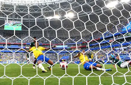 Neymar iski Brasilian johtoon