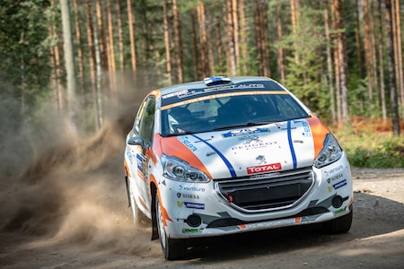 Lario luokkajohdossa Saksan MM-rallissa: ”Monsteripätkällä saa olla tarkkana”