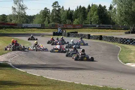 Kartingin MM-kisaan valmistautuvat kuljettajalupaukset ja Midnight Hawks kohtasivat Tikkakoskella