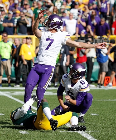 Yksi synkkä päivä riitti – urakalla mokaillut NFL-pelaaja sai potkut