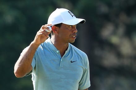Tiger Woods hurjassa liidossa - ensimmäinen voitto viiteen vuoteen omissa näpeissä Tiger Woods hurjassa liidossa – ensimmäinen voitto viiteen vuoteen omissa näpeissä