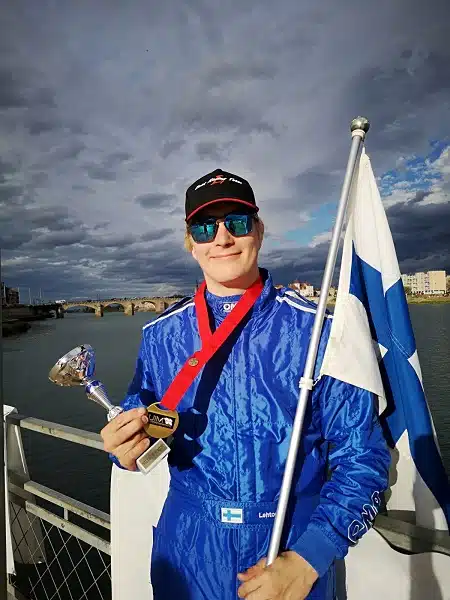 Suomalainen MM-mitalisti paiskautui päin vallia Formula 4-luokassa