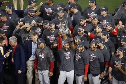 Se on siinä – Boston Red Sox voitti World Seriesin neljännen kerran tällä vuosituhannella