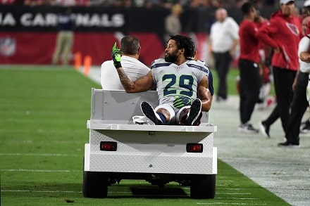 Keskisormi kevensi NFL-tähden lompakkoa