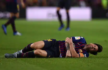 FC Barcelona voitti Messin karmeasta loukkaantumisesta huolimatta FC Barcelona voitti Messin karmeasta loukkaantumisesta huolimatta