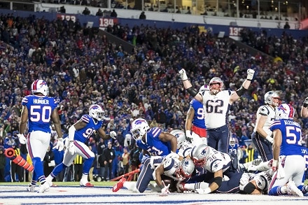 Tom Brady ei syöttänyt yhtään touchdownia – New England venytti silti voittoputkeaan