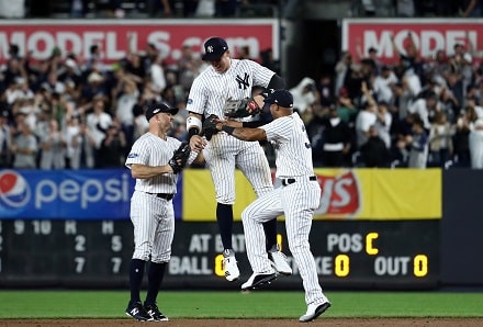 New York Yankees jyräsi jatkoon – baseballin pudotuspelit pääsevät kunnolla vauhtiin