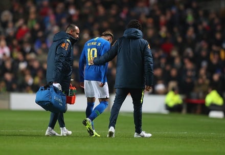 Neymar loukkaantui jälleen – ehti pelata vain 12 minuuttia Brasilian paidassa