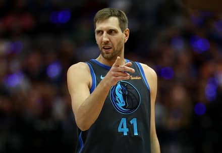 ”Ekan kauteni jälkeen kaupunki olisi tuskin nimennyt roskistakaan minun mukaani” – Dirk Nowitzki sai upean kunnianosoituksen