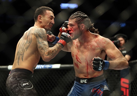 UFC-lääkäri keskeytti titteliottelun – Max ”Blessed” Holloway dominoi