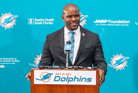 Super Bowl -mestarille nopea ylennys – nimettiin Miami Dolphinsin päävalmentajaksi