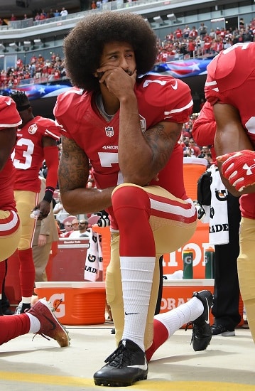 ”Polvistuja” ja NFL sopivat kiistansa – ainakin rahallisesti