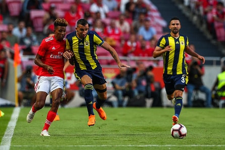 Jalkapallon Eurooppa-liiga: Pudotuspelikevään ensimmäinen voittaja on Fenerbahce