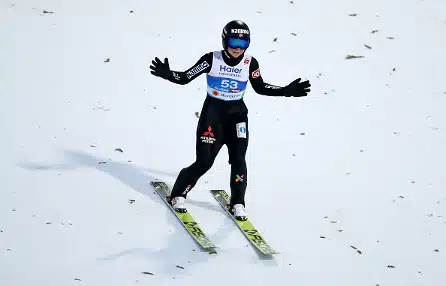 Mediatiedot: Mäkihypyn olympiavoittaja löi päänsä betoniin ja pelkäsi henkensä edestä