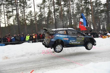 Ott Tänak otti kärkipaikan Teemu Suniselta – Jari-Matti Latvala paineli pohja-ajan (ek 9/19)