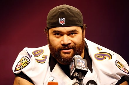 Nyt on tyyliä: NFL-tähti ilmoitti lopettamisestaan Kilimanjaron huipulla
