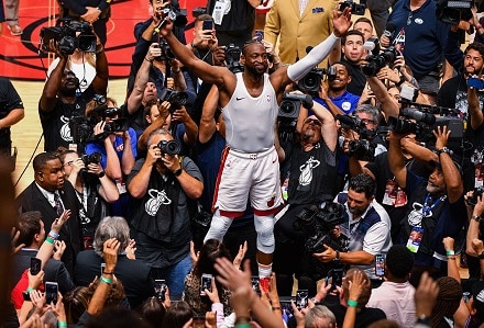 ”Olen osavaltion kiitollisin ihminen” – koripallolegenda Dwyane Wade pelasi viimeisen kotiottelunsa, Miami ei pääse pudotuspeleihin
