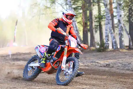 Maailman cup -voittaja Kärkkäinen ykkönen cross country -avauksessa