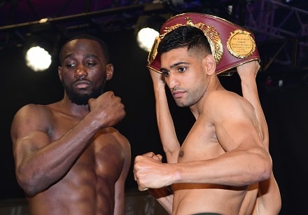 Terence Crawford piti tittelin – löi Amir Khania sukukalleuksille