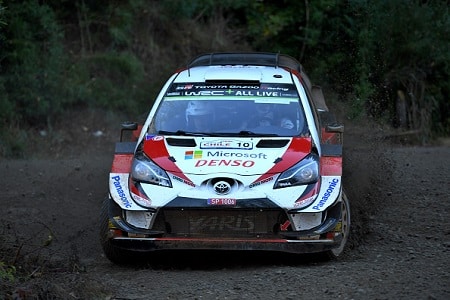 Sebastien Loeb lyö kovaa painetta Jari-Matti Latvalalle (ek9) Sebastien Loeb lyö kovaa painetta Jari-Matti Latvalalle (ek9)