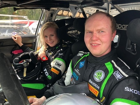 Enni Mälkönen kävi toteamassa Toni Gardemeisterin nykyvauhdin: ”Auto jäi ehjäksi”