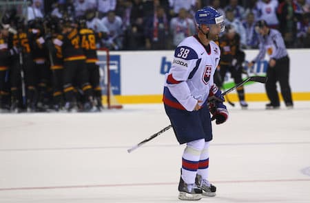 Video: Koskettava hetki MM-kisoissa! Yleisö kunnioitti edesmenneen Pavol Demitran muistoa